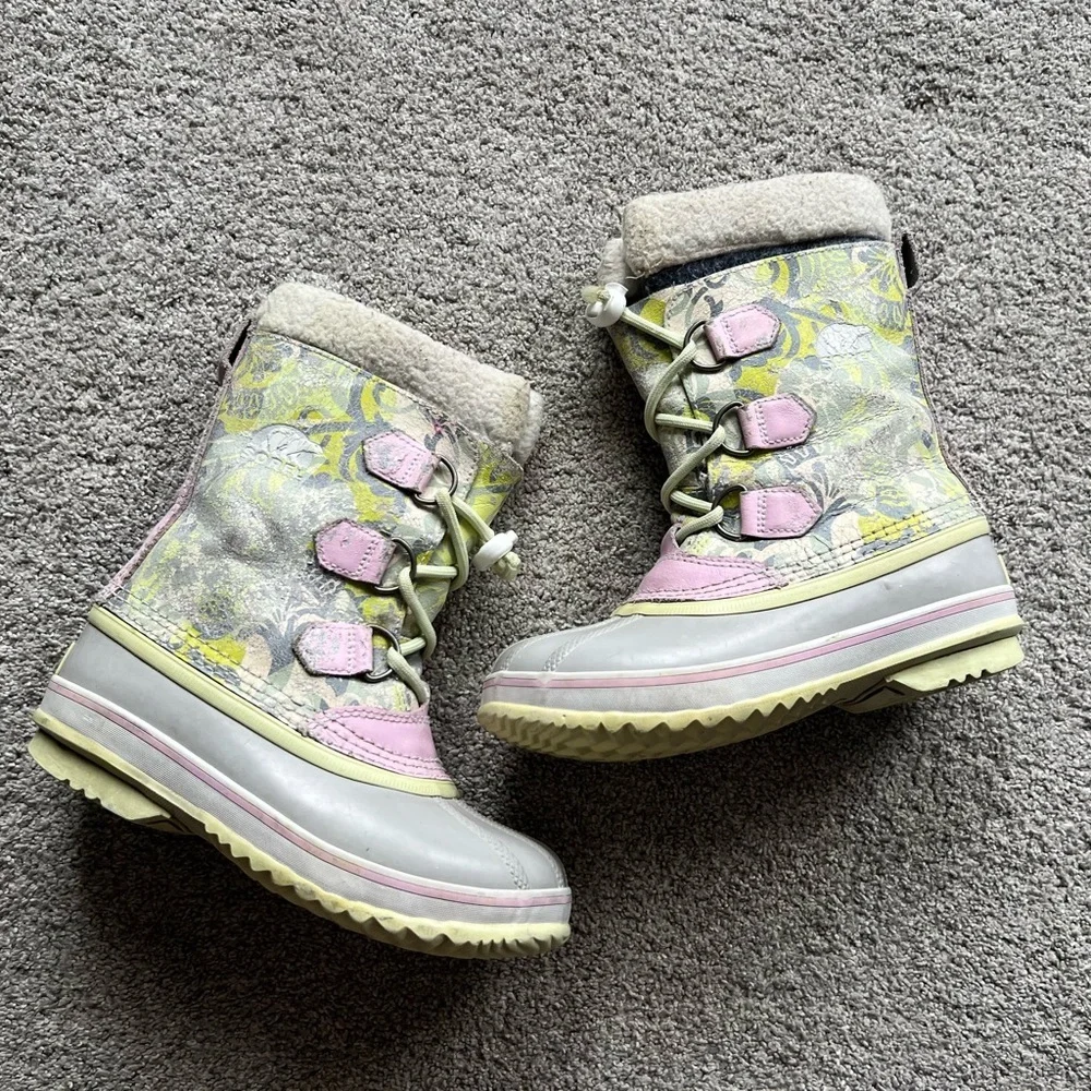 SOREL 'Yoot Pac' Girls Size 2 Winter Boots Lime Gray Chartreuse & Pink Leather